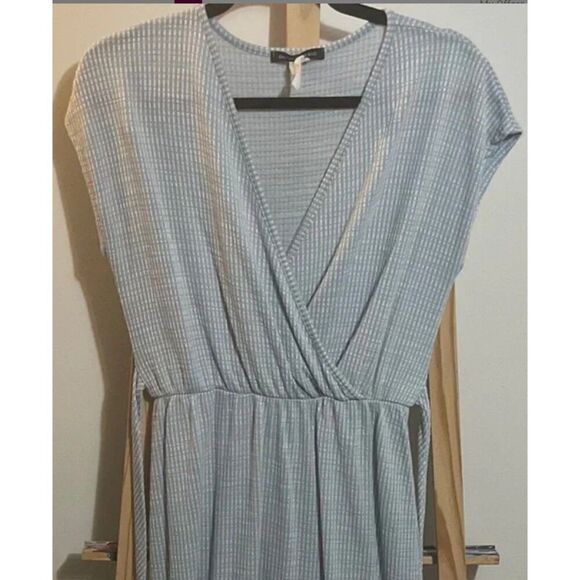 Michael Lauren Tops - Grey vneck top
